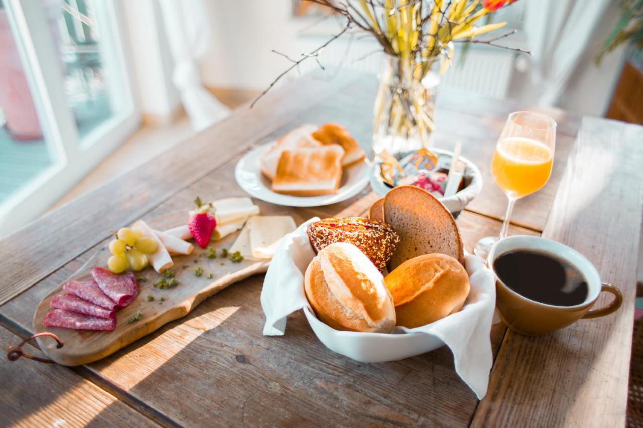 Bed & Breakfast Unter Den Linden Hungen Екстериор снимка
