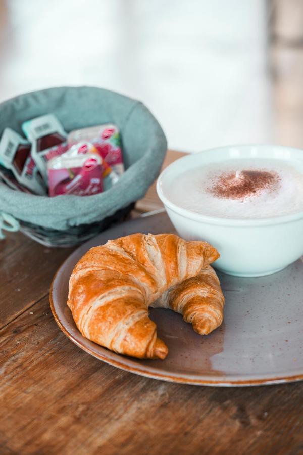 Bed & Breakfast Unter Den Linden Hungen Екстериор снимка